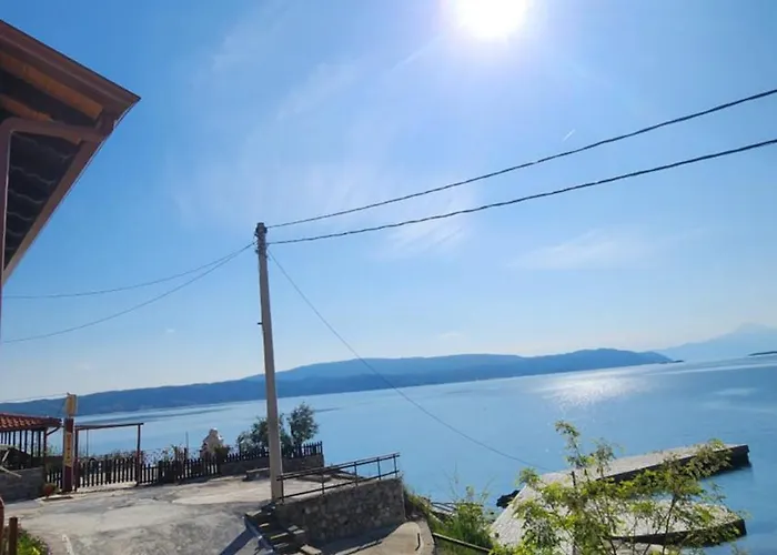 Gianni's By The Sea Амолиани