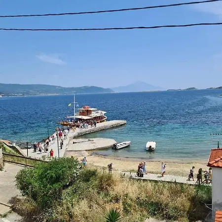 Gianni's By The Sea Amulianí